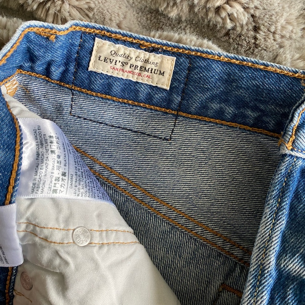 LEVI’s 501 Short - Picture 4 of 5